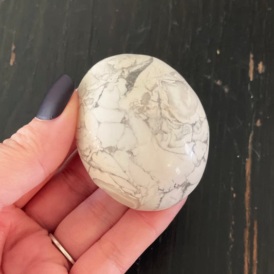 Howlite Palm Stone